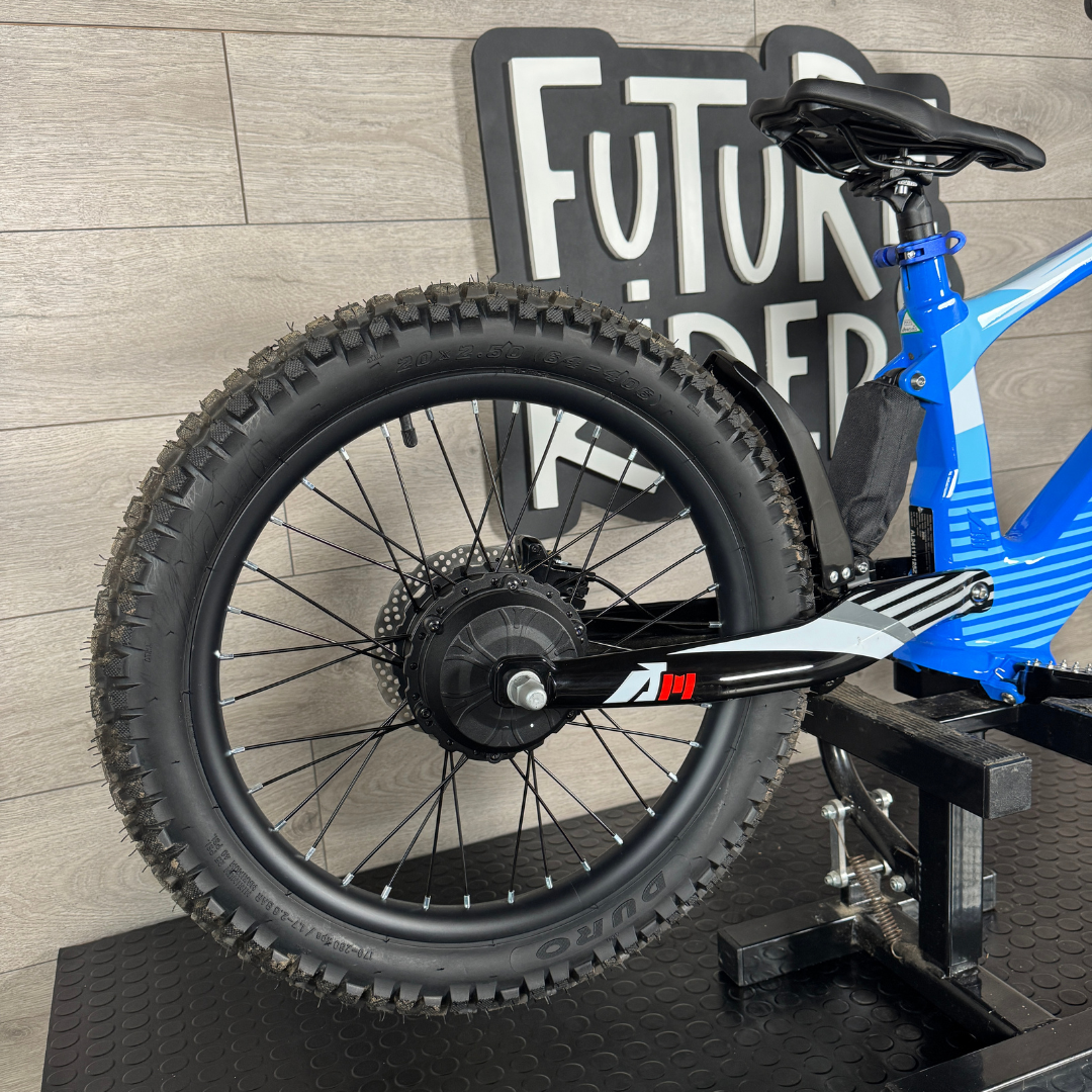 Revvi 20 inch EX Demo - Blue
