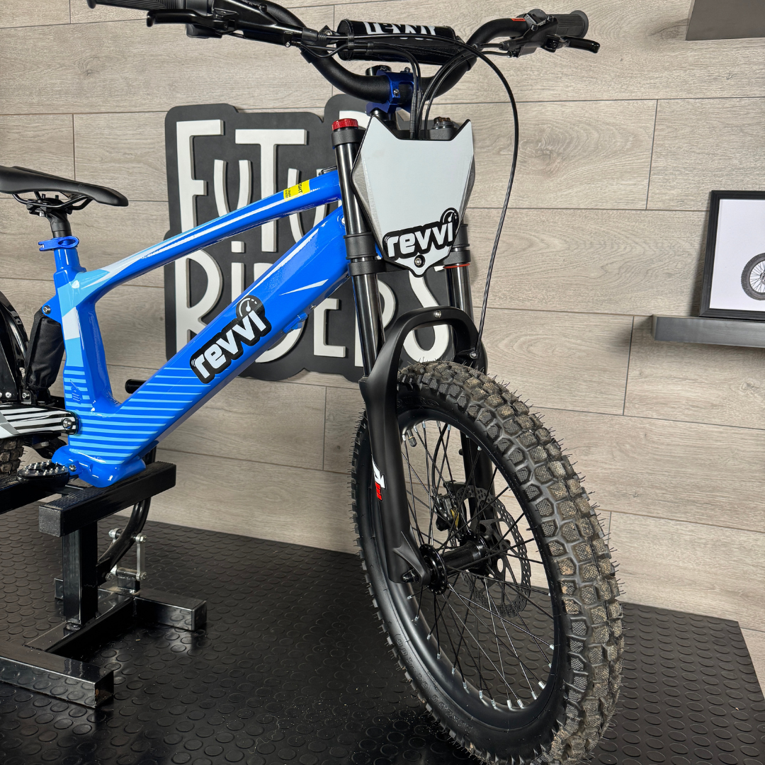 Revvi 20 inch EX Demo - Blue