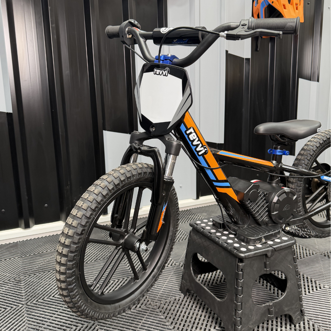 Revvi 16" plus Orange - Ex Demo