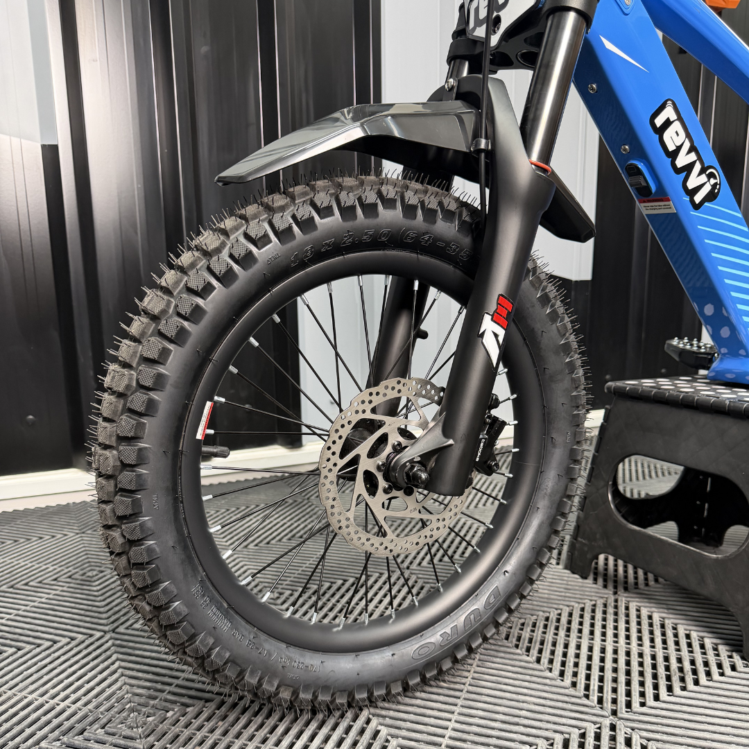 Revvi 18 Inch Ex Demo - Blue