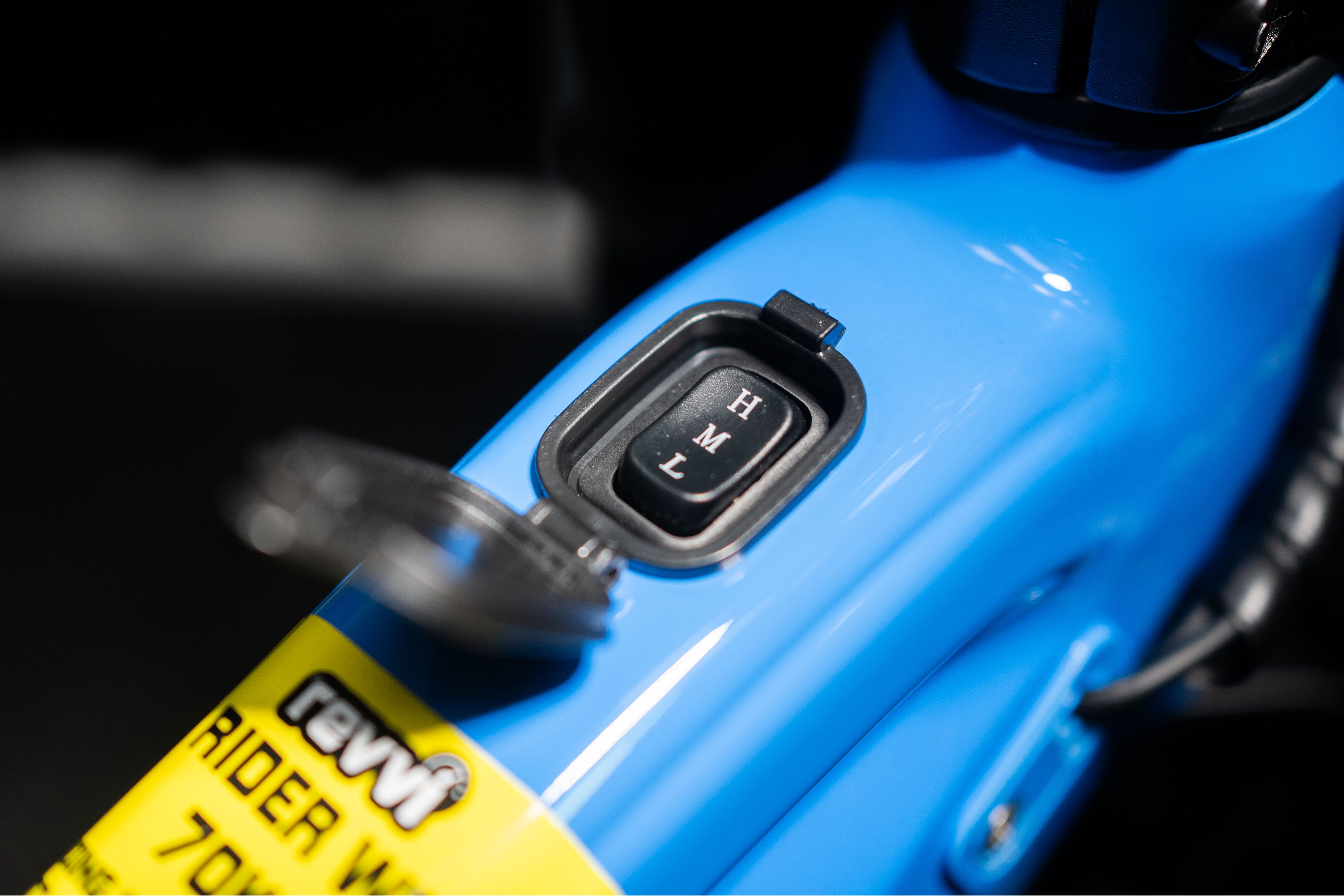 revvi 20 inch Speed setting image on a blue frame 