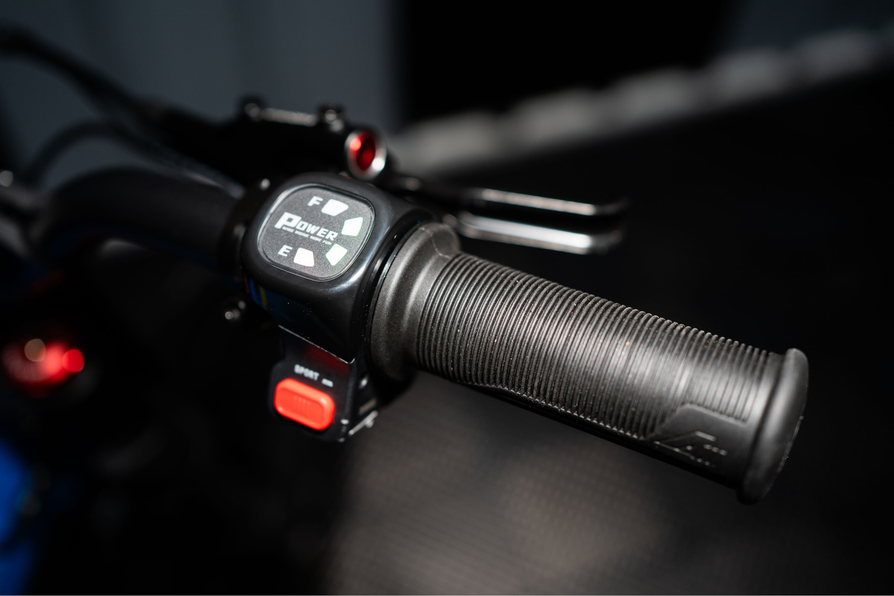 Revvi 18/20 Inch Throttle and battery indicator